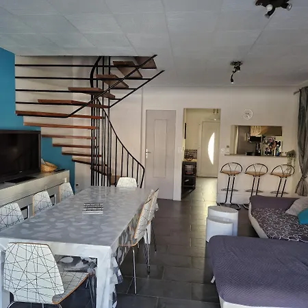 Location Bord De Mer, De 6-8 Personnes - Jardin Villa *